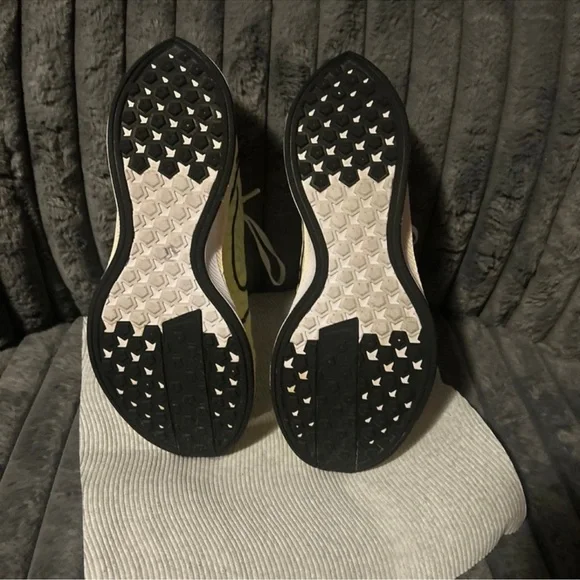 Nike Gradient Yellow Pegasus Sneakers excellent condition 8.5 - Picture 7 of 9